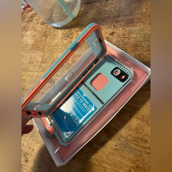 iPhone 7/8 LifeProof Case - Picture 3 of 12